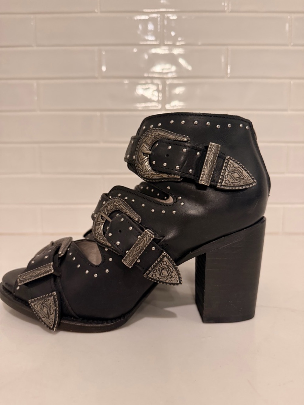 Freebird Violet Black Leather Chunky Heel Sandal Western Style Buckles Sz 11